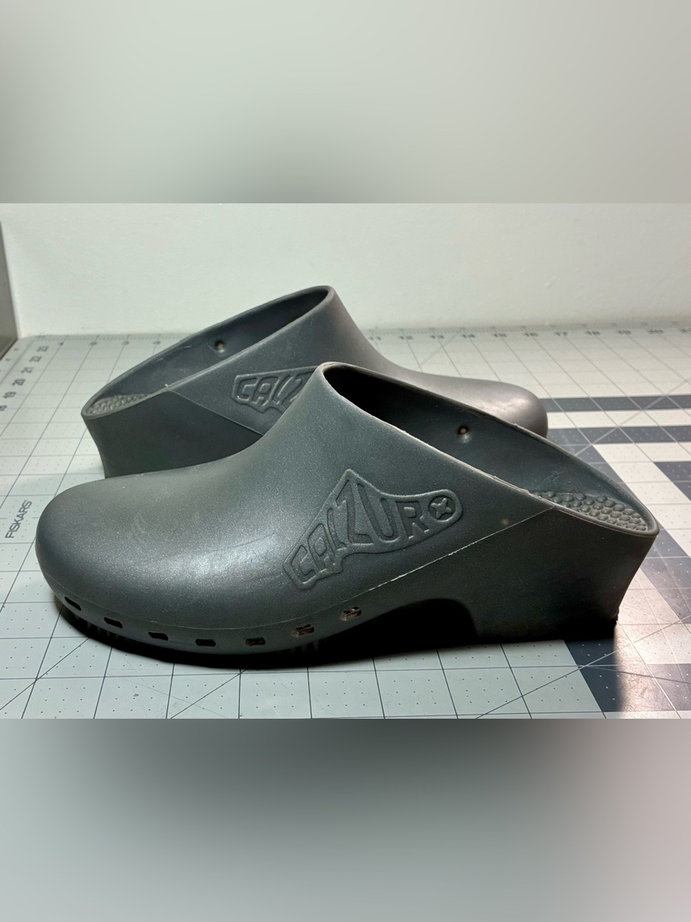 Calzuro Classic Clogs without Upper Holes in Metal Grey 37/38 - Picture 2 of 8
